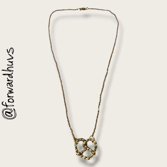 No Brand Jewelry - Gold Tone Necklace – 16” Chain with Pretzel Pendant